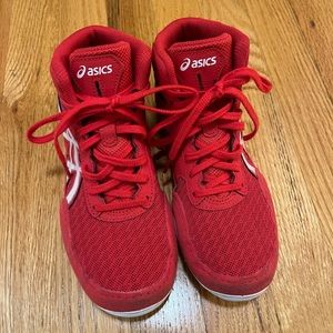 Kids ASICS wrestling sneakers, size 3